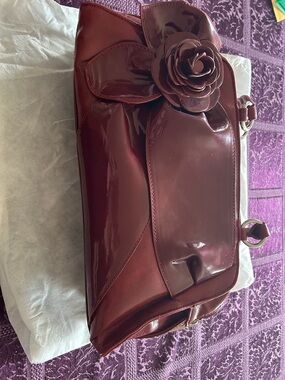 Patent leather Floral Accent Shoulder Bag in Burgundy